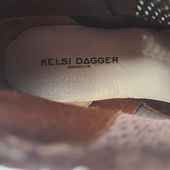 NEW KELSI DAGGER alaska perforated ankle booties - Picture 7 of 8